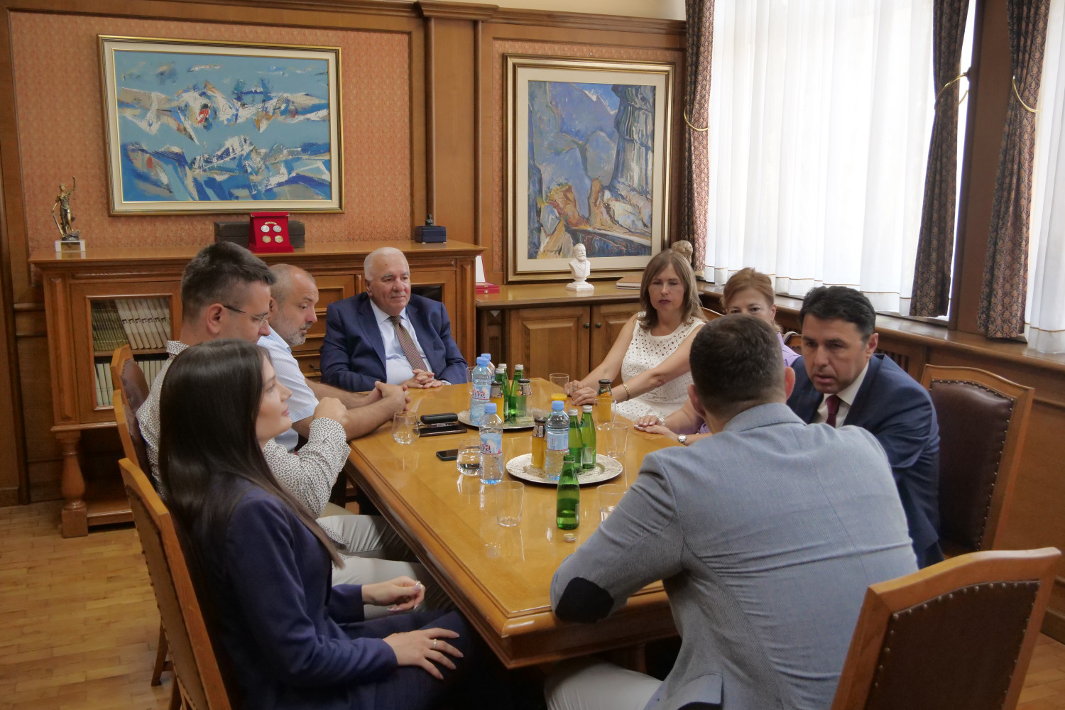 Sastanak rukovodstva Pravnog fakulteta i Udruženja pravnika Crne Gore     1. jula 2025, na Pravnom fakultetu Univerziteta Crne Gore održan je sastanak rukovodstva Fakulteta i predstavnika Udruženja pravnika Crne Gore.